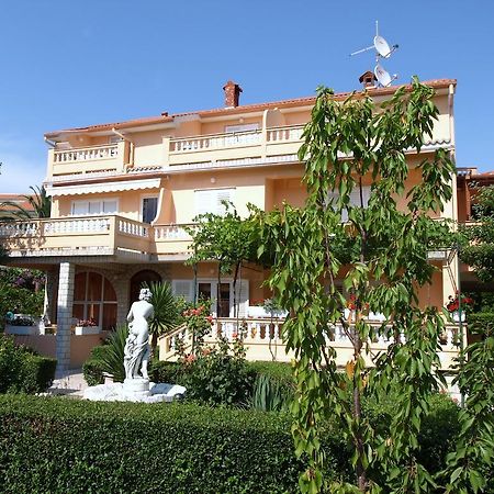 Guest House Sandra Rab Town Exterior foto