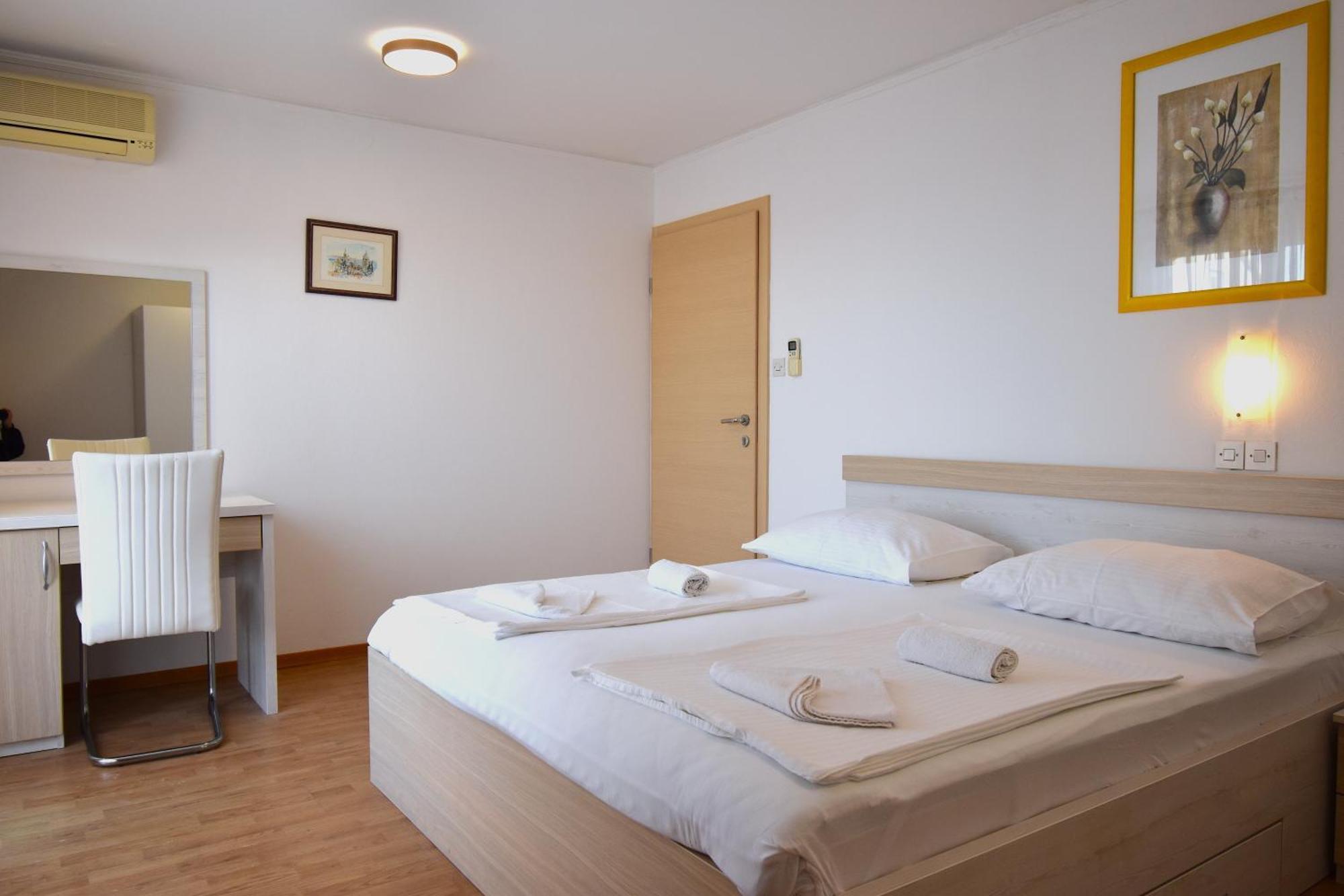 Guest House Sandra Rab Town Exterior foto