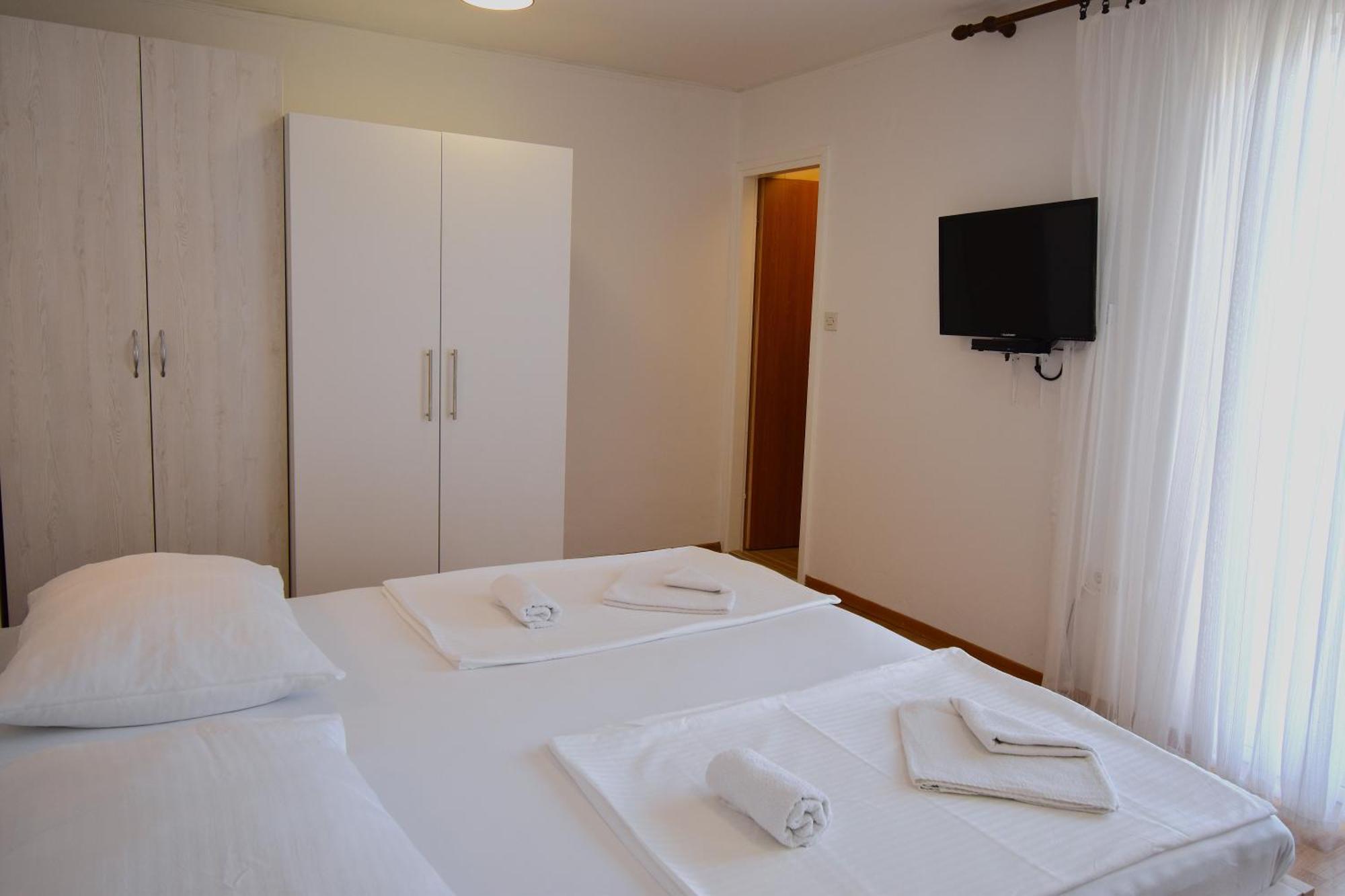 Guest House Sandra Rab Town Exterior foto