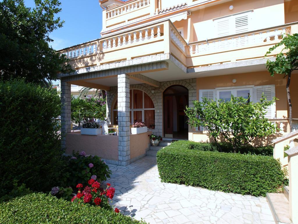 Guest House Sandra Rab Town Exterior foto